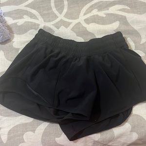 Black Lulu lemon shorts! Size 6 regular